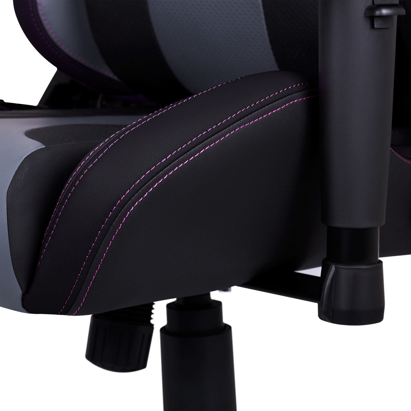 Caliber R3 Black - Close Up - Seat